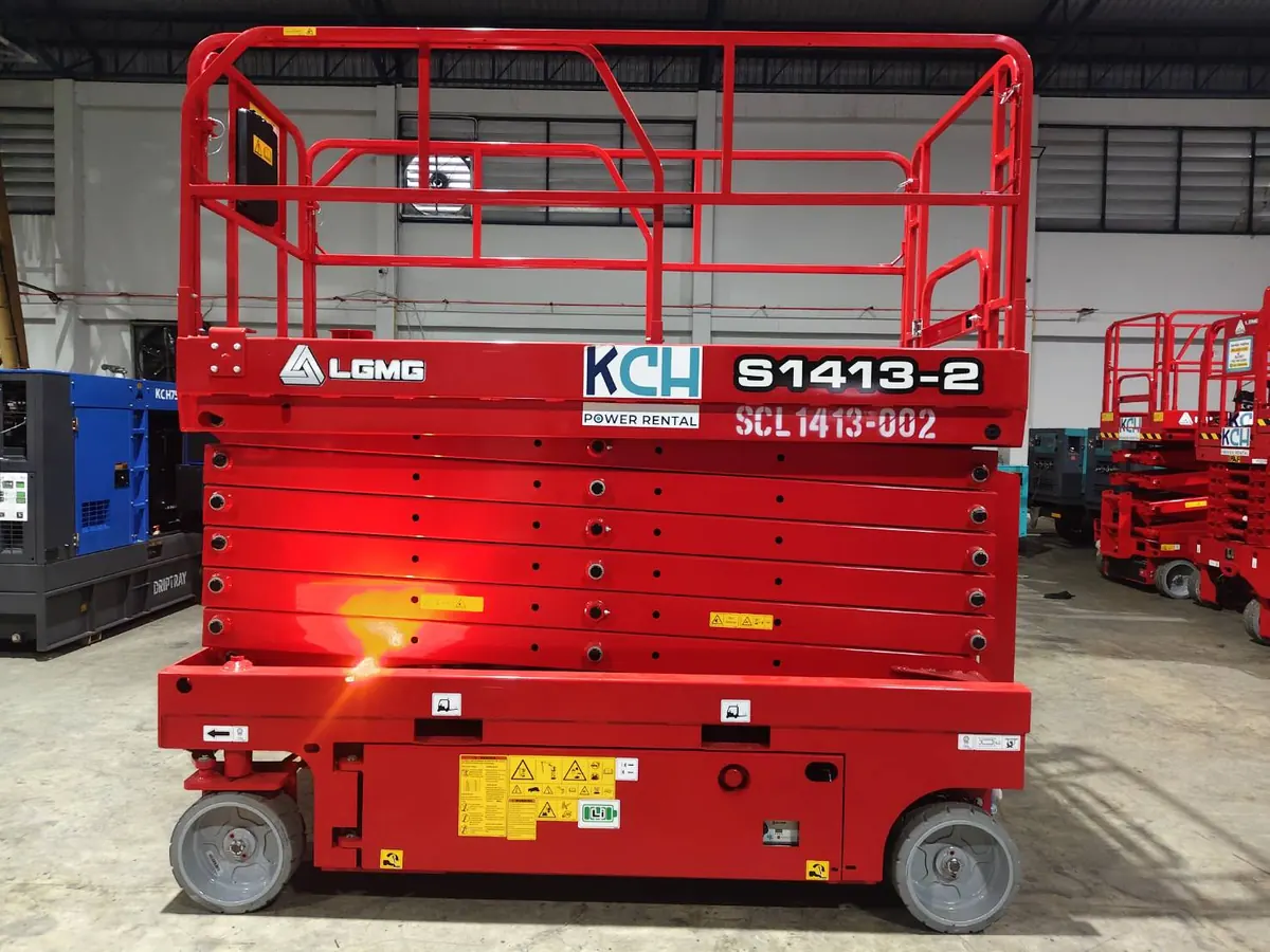 รถกระเช้า X-Lift LGMG S1413-2 ของ KCH RENTAL ในคลังสินค้า พร้อมส่ง